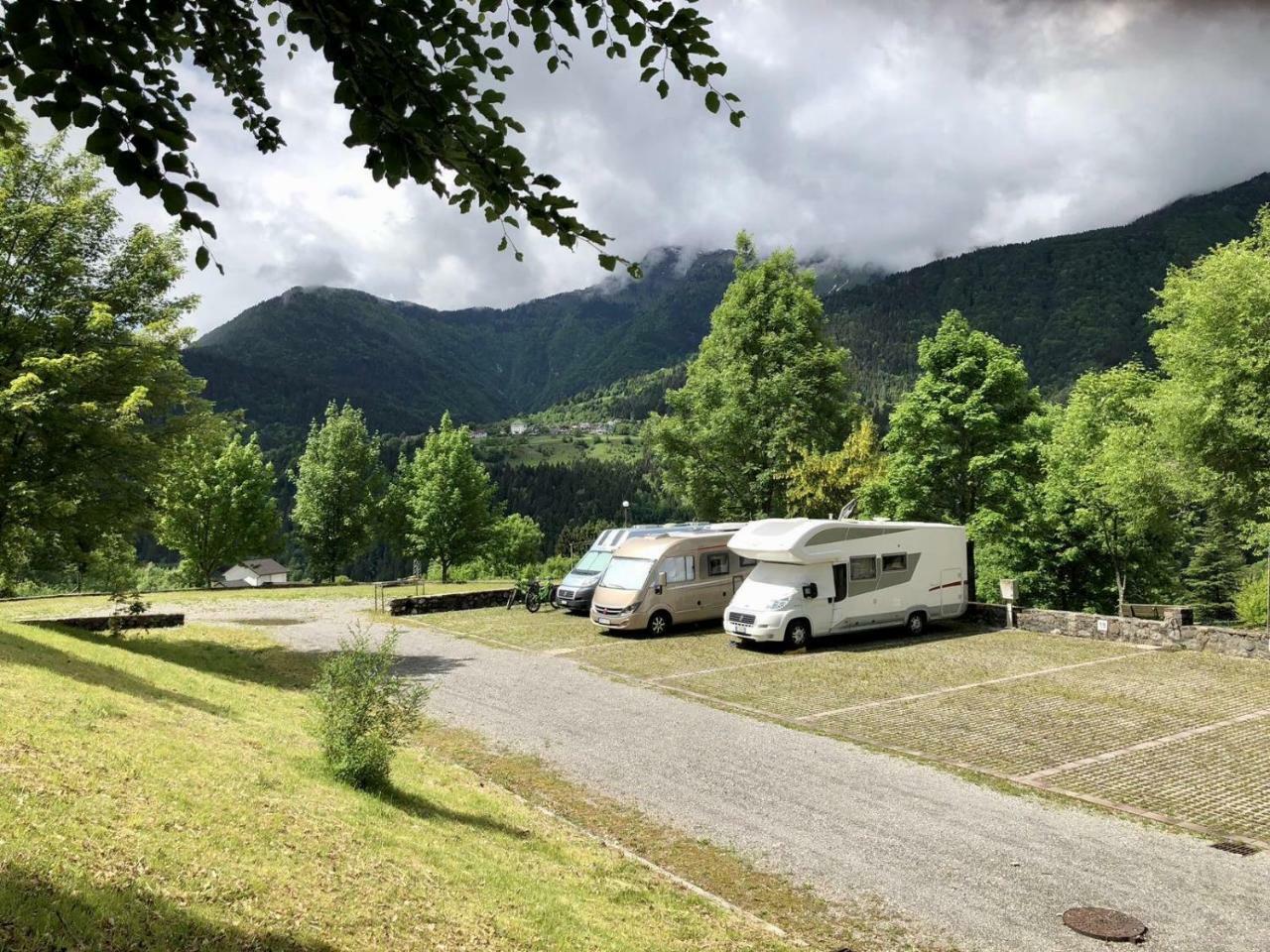 Camping & Caravan Zoncolan โอวาโร ภายนอก รูปภาพ